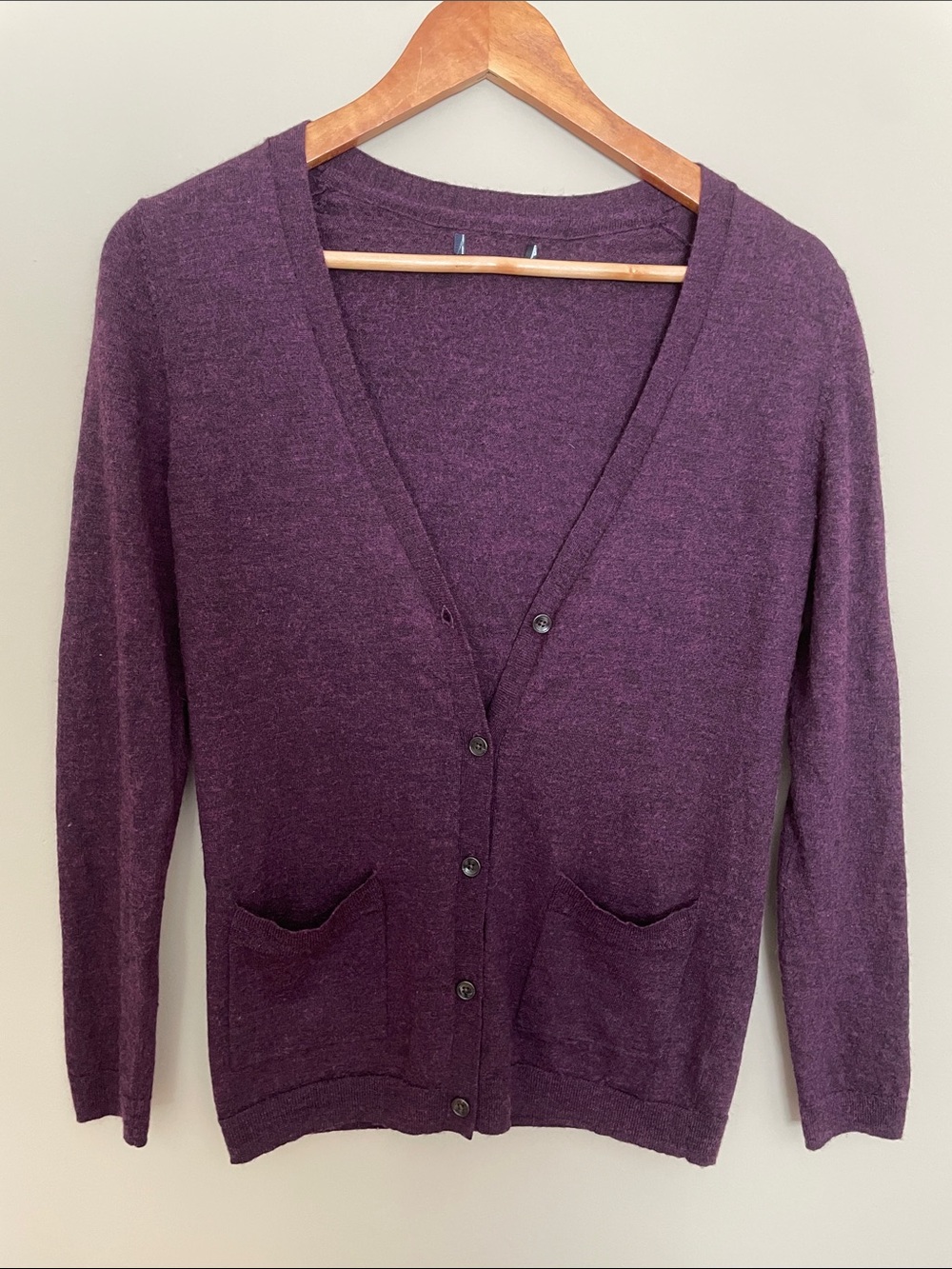 Banana Republic 100% merino wool Plum V-Neck Button Knit Cardigan Sweater